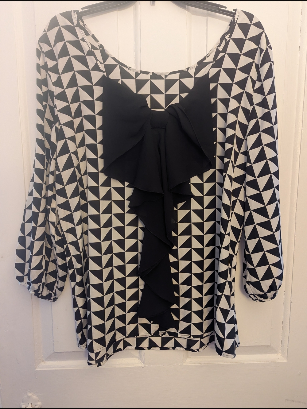 Spencer's Black & White Geometric Scoop-Neck Blouse Plunging Back With Ruffles